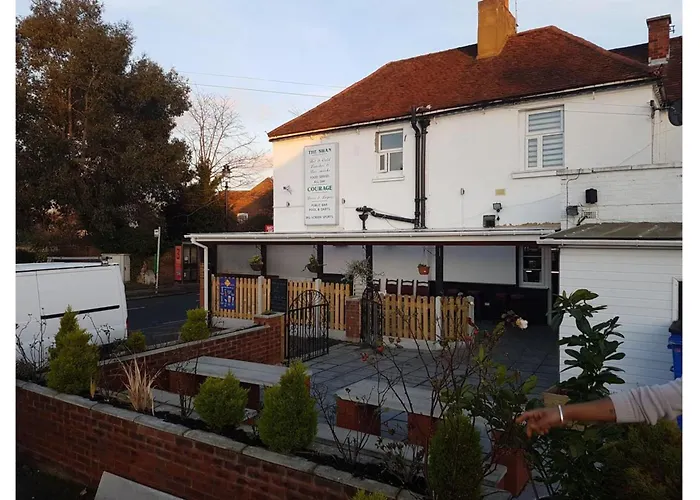 Swan Inn, Heathrow Airport