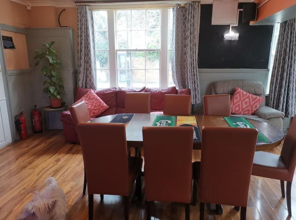 Hotel Swan Inn, Heathrow Airport