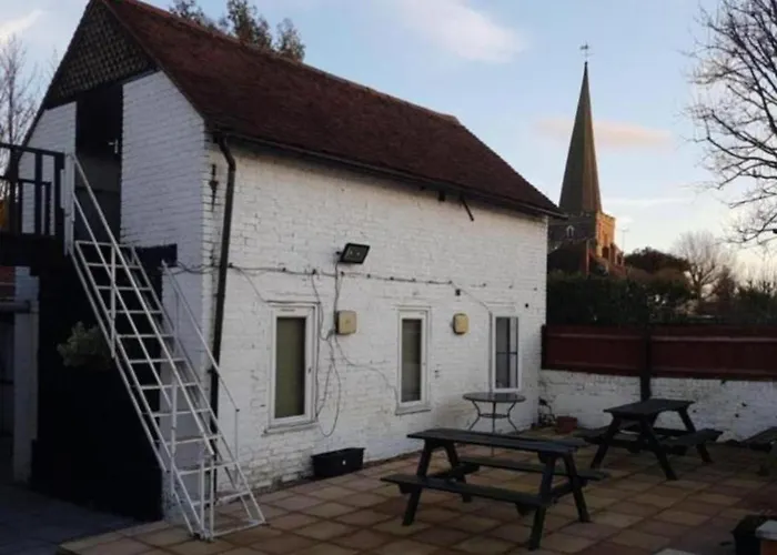 Swan Inn, Heathrow Airport